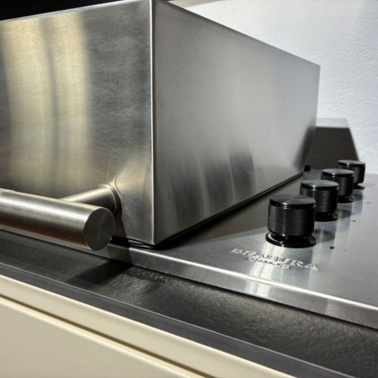 Brabura Box-Q Inox: 4-Burner Cast Steel Built-In Grill